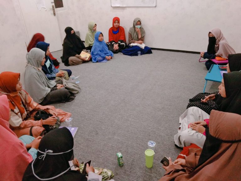 Read more about the article Kegiatan Tahfidz Dewasa “Kelas Malam” Bayt Al Fath