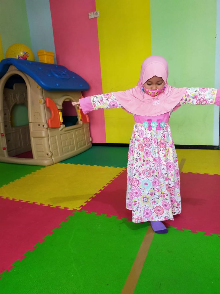 Read more about the article LATIHAN JALAN TANDEM LEBIH MENINGKATKAN KESEIMBANGAN