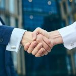 Read more about the article Berjabat Tangan Ketika Bertemu Bisa Menggugurkan Dosa