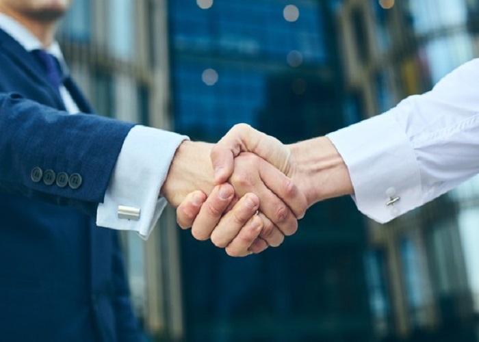 Read more about the article Berjabat Tangan Ketika Bertemu Bisa Menggugurkan Dosa