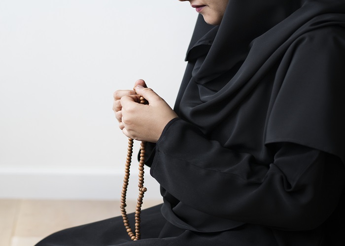 Read more about the article Bagaimana Kita Bisa Merasakan Kenikmatan Bermunajat Kepada Allah?