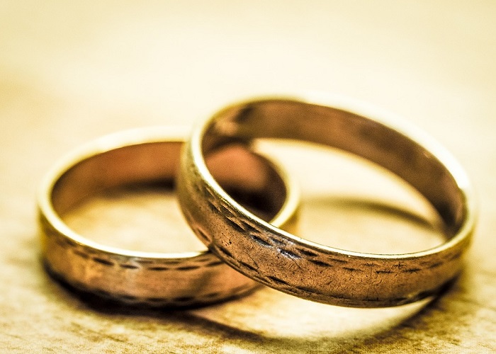 Read more about the article Hukum Laki-Laki Memakai Cincin Emas