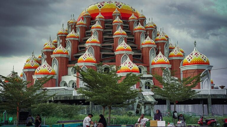 Read more about the article Beginilah Keindahan Masjid 99 Kubah yang dirancang Oleh Ridwan Kamil, Gubenur Jawa Barat