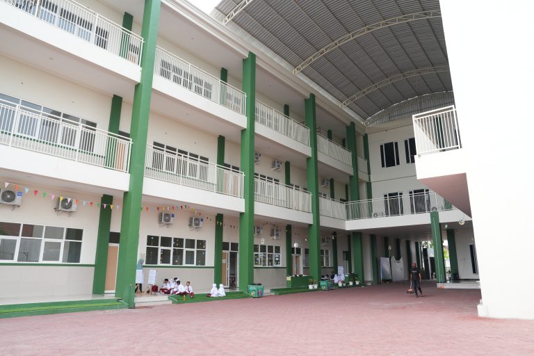 Read more about the article Sambut Liburan Semester, Murobbi Bayt Al Fath Hias Kelas Ciptakan Suasana Baru